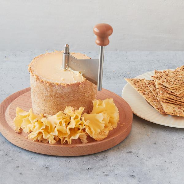 Сыр швейцарский "Tete de moine" image